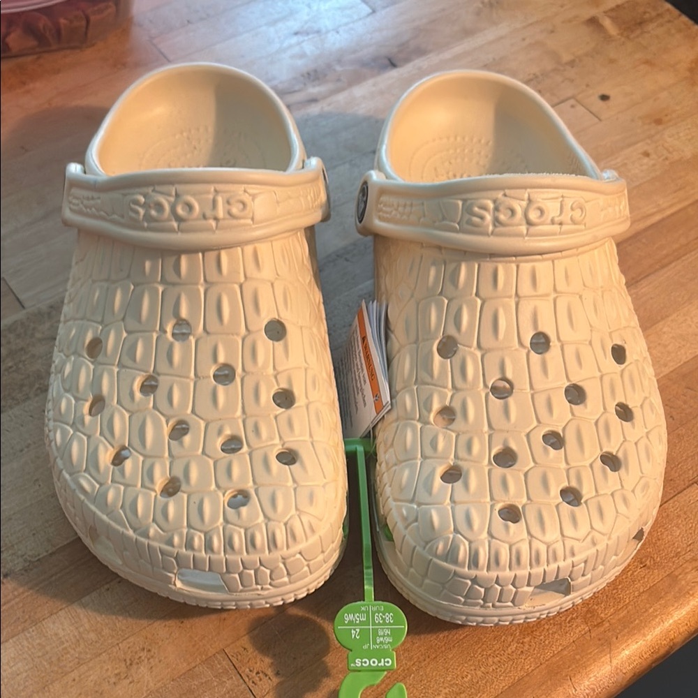 CROCS Cream Classic Crocskin clog 8